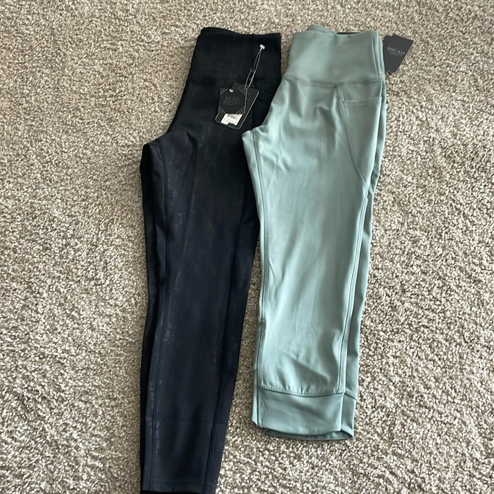 High Waisted leggings in size medium